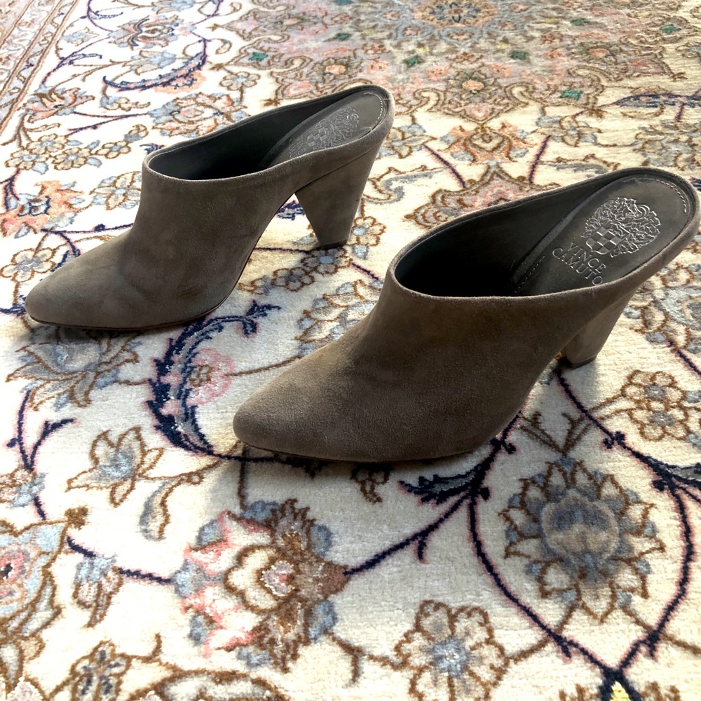 Vince Camuto mules light gray suede Size 37 (6.5)